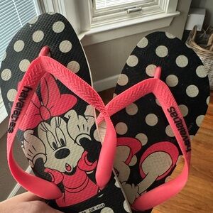 Havaianas Minnie Mouse Womens Flip Flops - Pink and Black